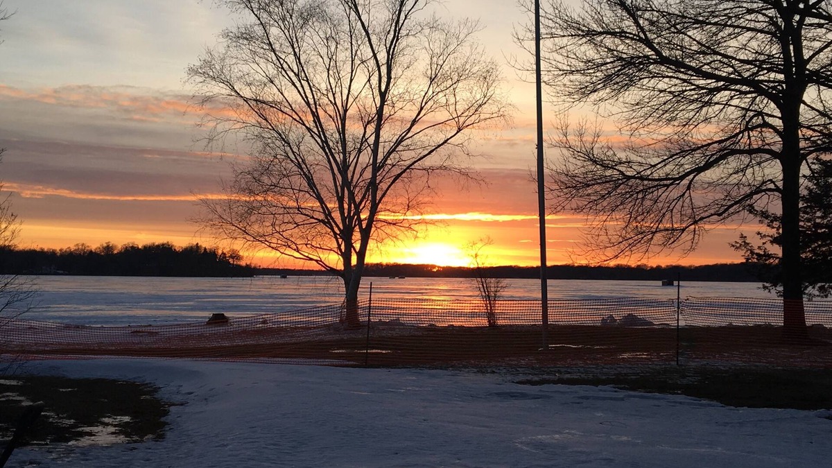 Deephaven House | Sunset Point Cottage on Lake Minnetonka