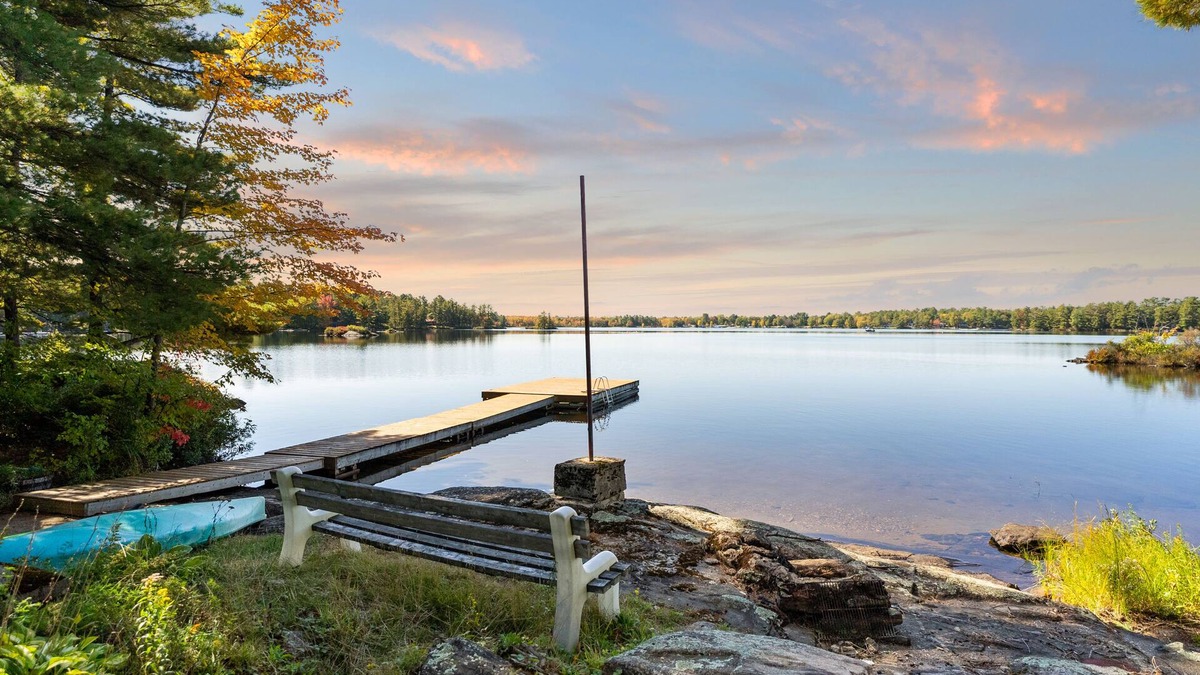 Gravenhurst Cottage | Sunset Point | Kahshe Lake -Private Oasis w/Full Size Tennis Court & Waterslide