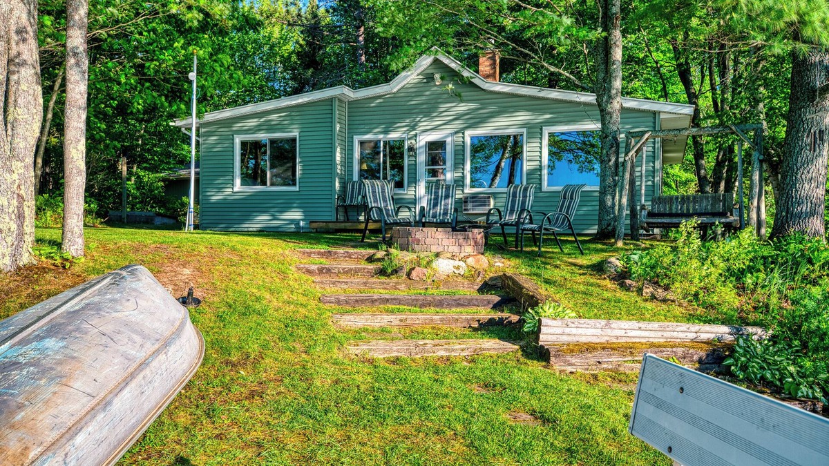 Rumely Cottage | Sunset Point Lake Cottage, Sauna + Aquapark Access