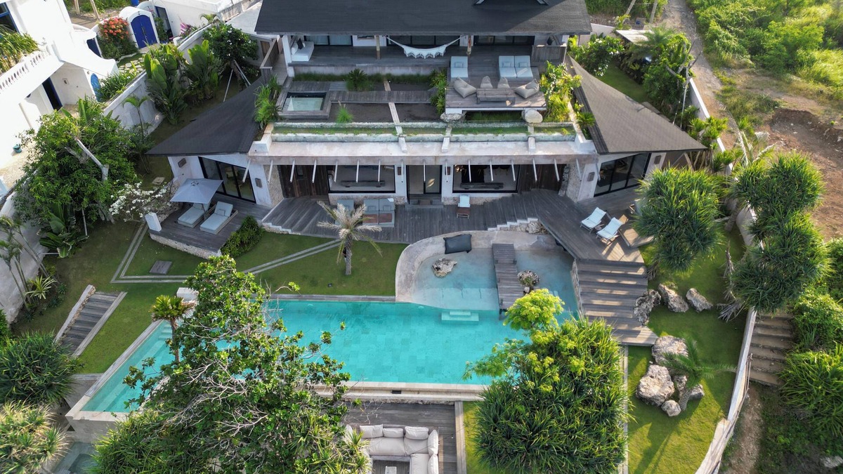 Mushroom Bay Villa | Sunset Point Paradise - Exclusive cliffside villa with ocean views