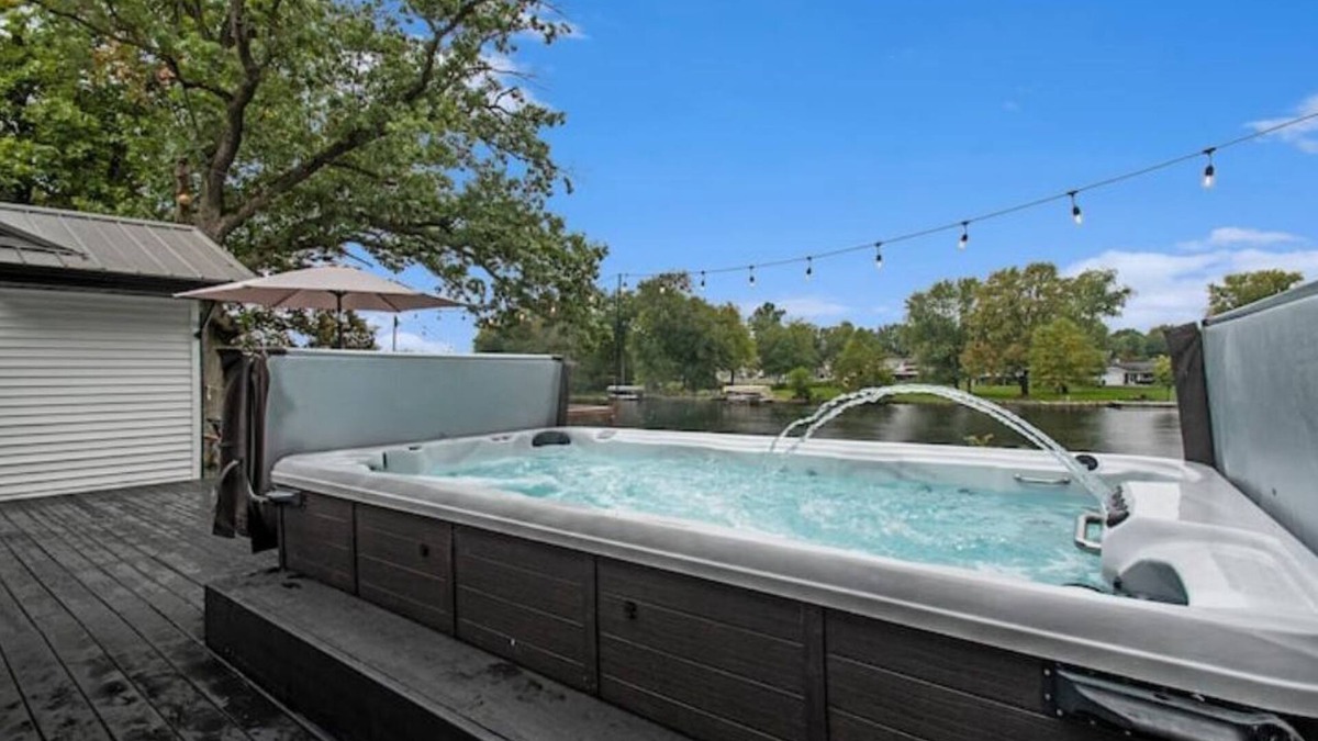 Wyatt House | Sunset Point-Riverfront,SwimSpa,Kayaks,30 Min NDn
