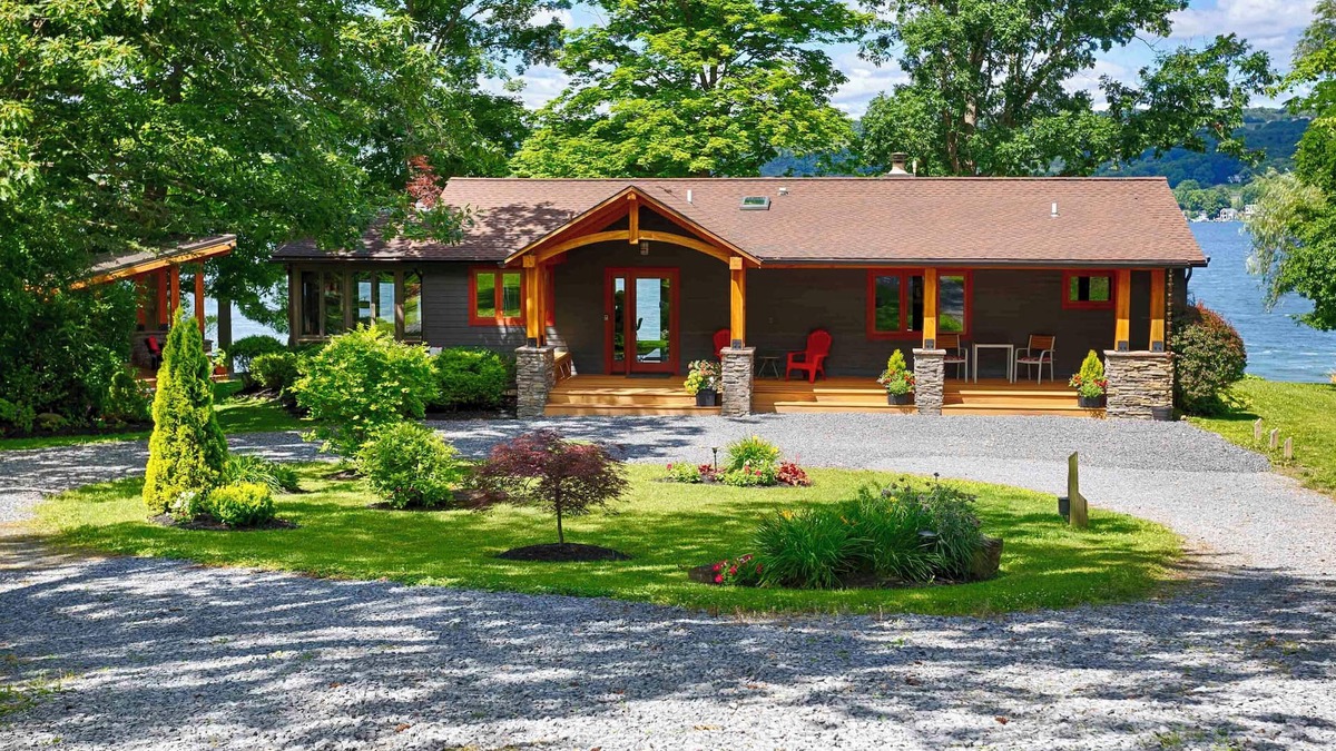 Penn Yan Cottage | Sunset Point:"Upscale Keuka Lakehouse, Walk To Keuka Springs Winery!"
