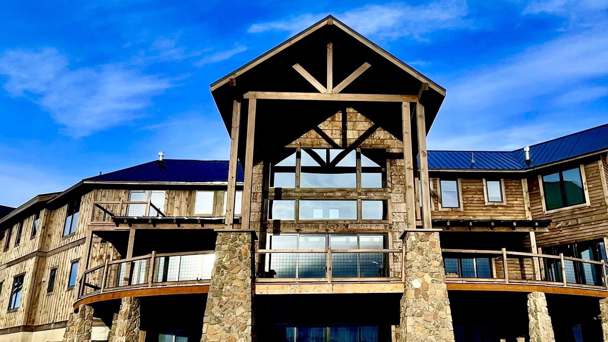 Belt House | Sunset Ranch ~ Stunning 8 bdrm 10 bath Home on Private Dude Ranch