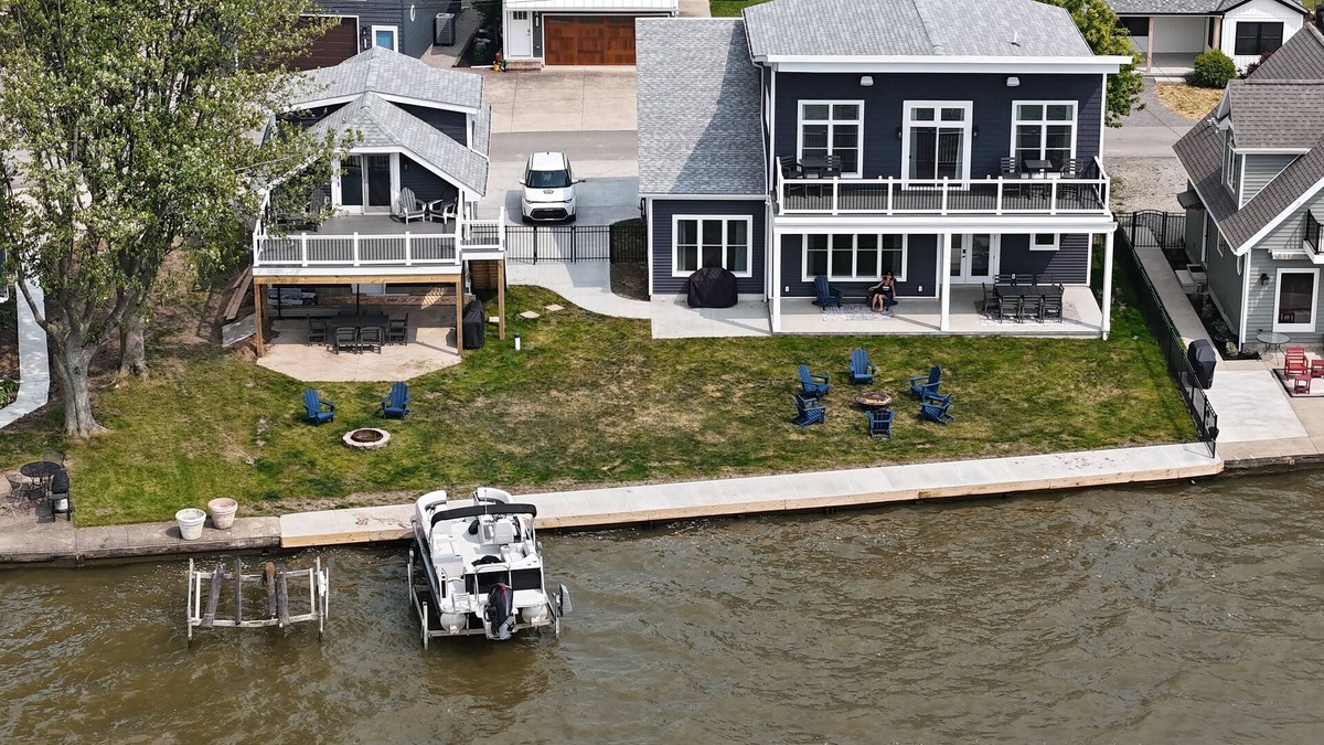 Russells Point House | SUNSET RETREAT-Brand New Luxury 4BR, 4.5BA waterfront, best sunsets on the lake!