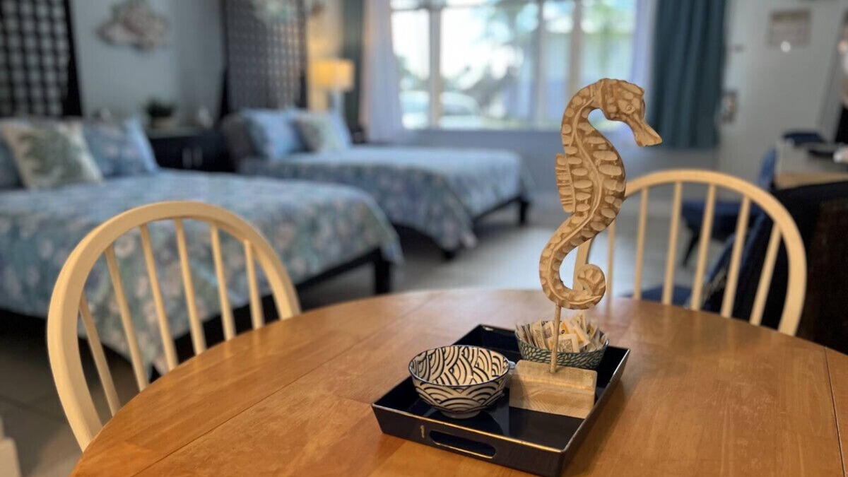 Ruskin Apartment | Sunset Retreat Condo #506 Little Harbor
