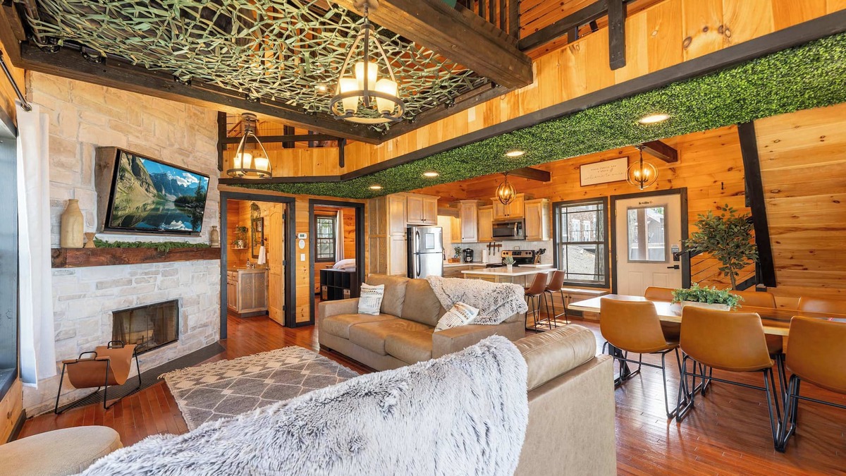 Bryant Cabin | Sunset Ridge cabin 21 miles from Chatt, TN! Indoor pool & hot tub!