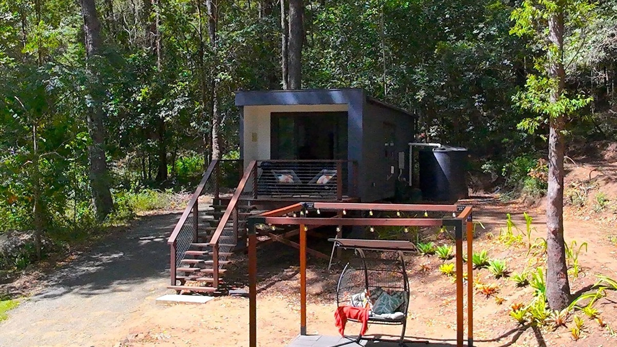 Boyland Cabin | Sunset Ridge - King Bed Cabin nestled at the base of Tamborine Mountain.
