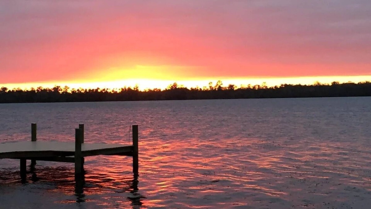 Crescent City House | Sunset River Cottage on the Scenic St Johns River