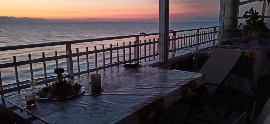 Tavernes de la Valldigna House | SUNSET ROOM AT FRONT BEACH - HABITACION EN LA PLAYA en Piso compartido