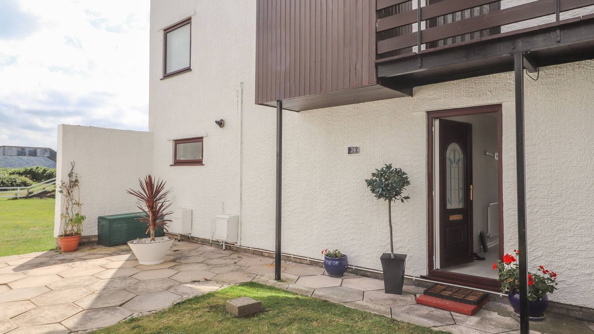 Deganwy Cottage | SUNSET SANDS, pet friendly, country holiday cottage in Deganwy