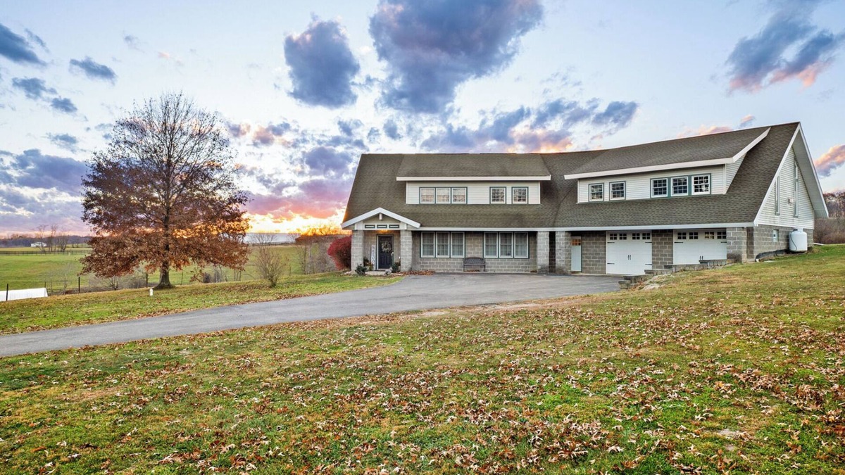 Canonsburg House | Sunset Serenade in the Country