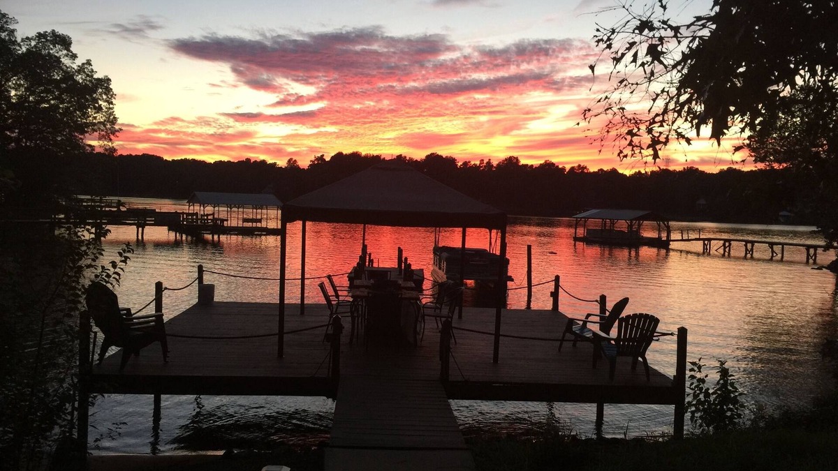 Barium Springs House | Sunset Serenity/Kayaks Included/Beach Fire Pit/Pier Fishing