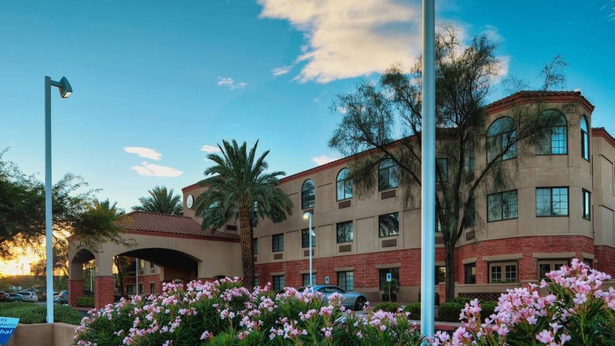 Palo Verde House | Sunset Serenity: Onsite Pool, BBQ Area! 2 Relaxing Units Near Tucson Airport