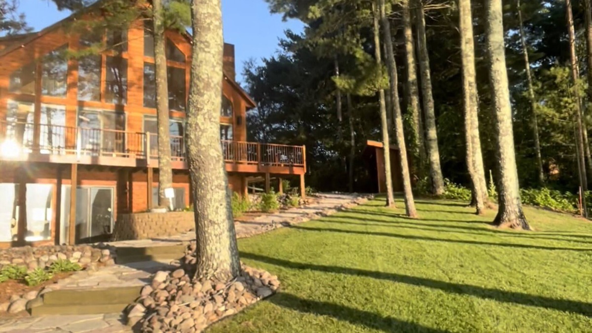 Webster Cabin | Sunset Shore Cabin with Sugar Sand Beach - Pontoon Available