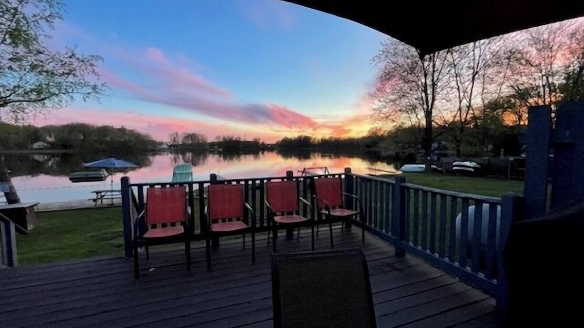 Clare Cottage | Sunset Shores #3-Up North: Your Fall Getaway Awaits at Sunset Shores