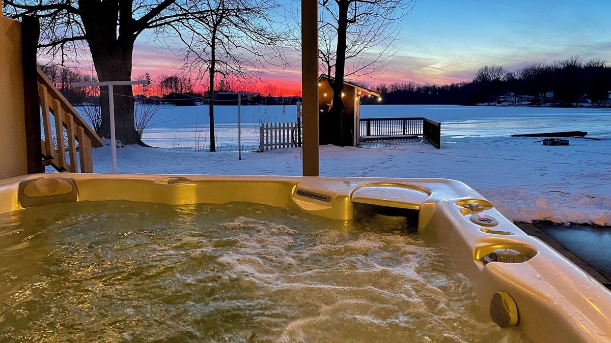 Clare Cabin | Sunset Shores Lake House: The Perfect Place for Summer Adventures