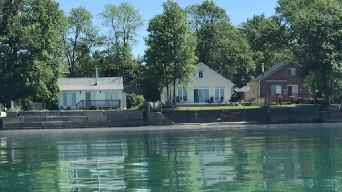 Selkirk Cottage | Sunset Shores on Lake Erie, LA Style Lake House
