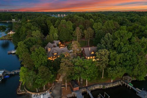 Mount Mourne House | Sunset Shores Resort by AvantStay Private Beach
