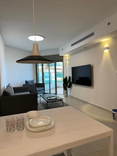 Ashkelon Apartment | Sunset suite - step from the beach