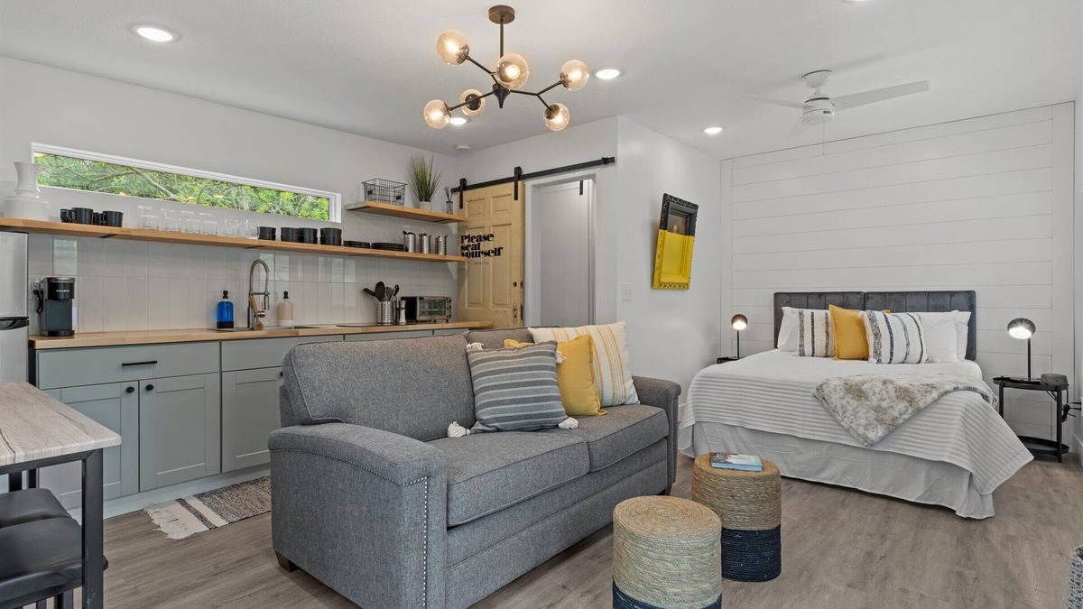 Linn Valley Apartment | Sunset Tiny House at Linn Valley Lakes
