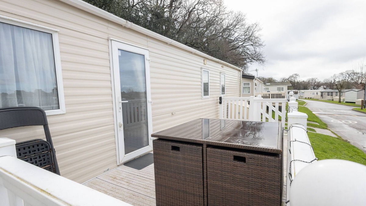 Mudeford House | Sunset View - a 3 bedroom holiday home on the popular Hoburne Park, Mudeford.