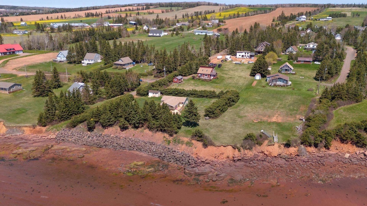 Canoe Cove Cottage | Sunset View Cottage. South Shore of PEI. Sleeps 7. Pet friendly!