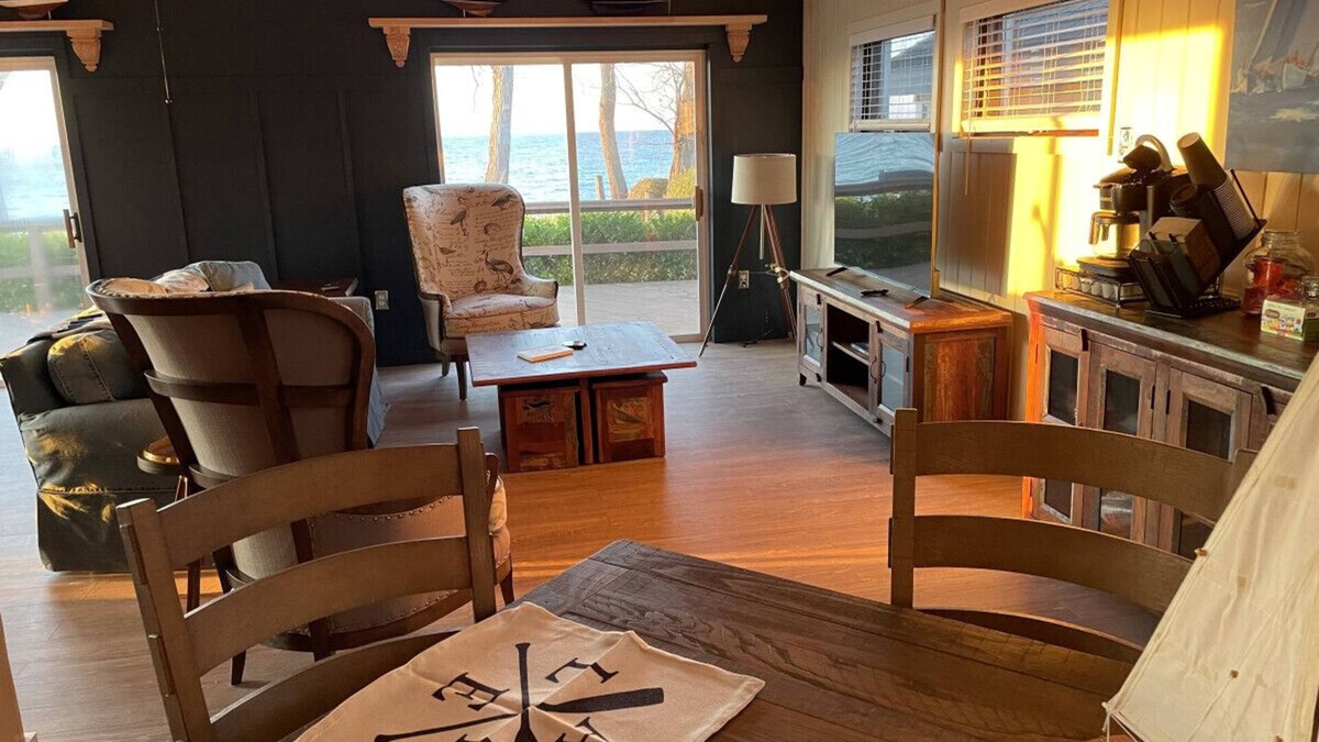 Fredonia House | Sunset View Lake House