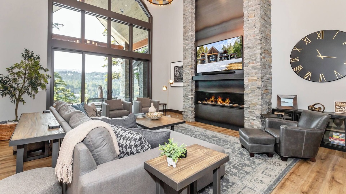Cle Elum House | Sunset View Lodge, Modern Mountain Escape, Theater, Hot Tub in Suncadia