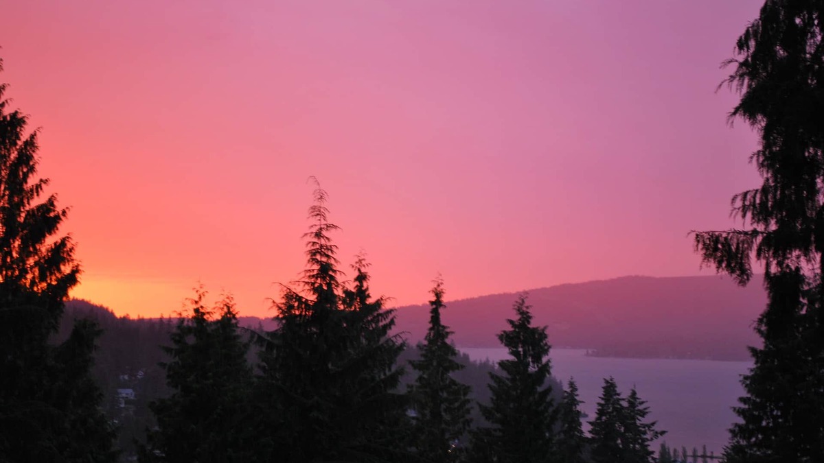 Sudden Valley House | Sunset View over Lake Whatcom with Hot Tub!