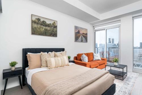 Garden District Apartment | Sunset View Studio by Eaton Centre