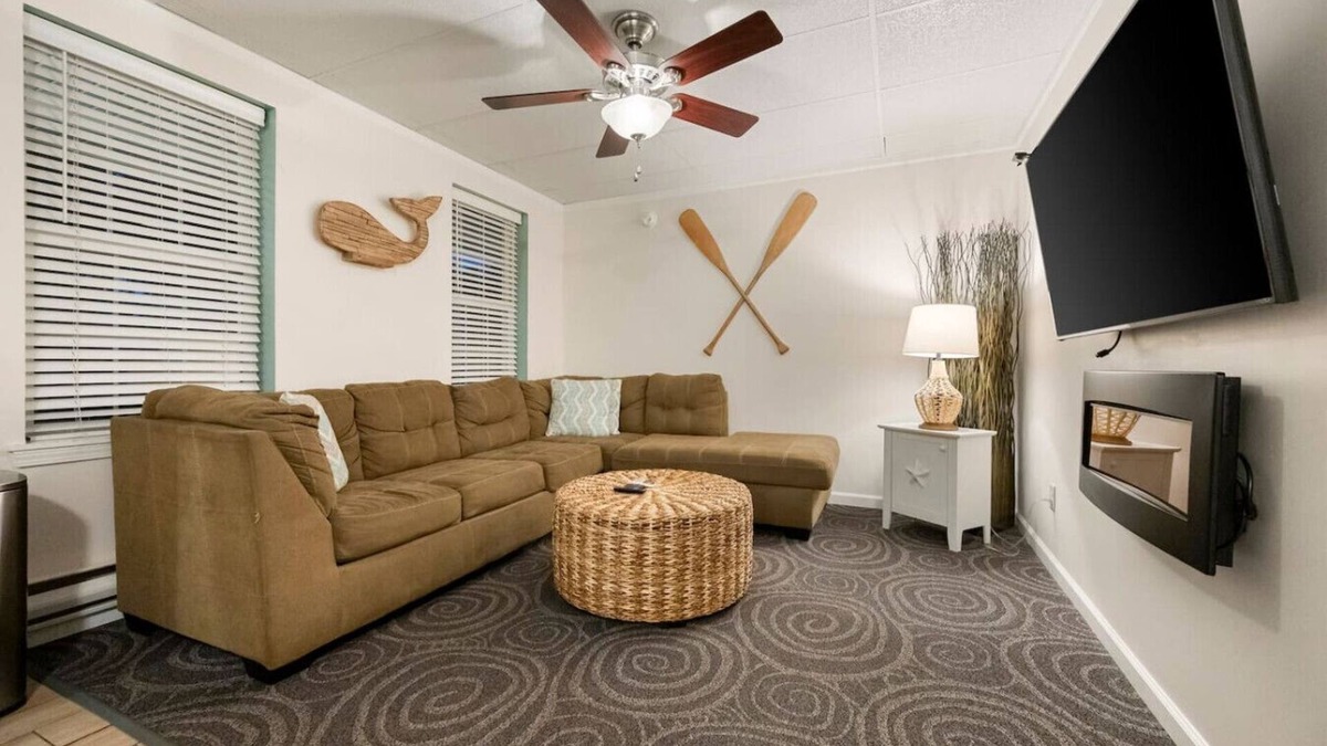 Sylvan Beach Apartment | `Sunset Villa`-2 Bedroom, Queen, Bunks, Full-NEW!