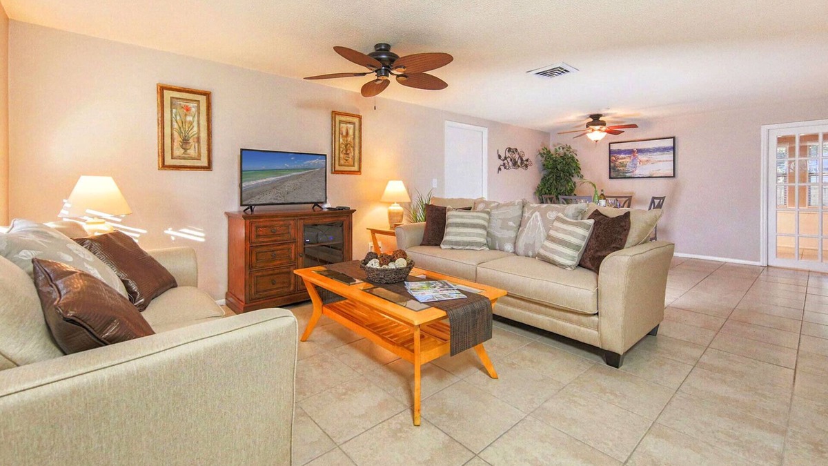 South Venice House | Sunset Villa -Close to Beaches and Shamrock Park - Fenced Yard