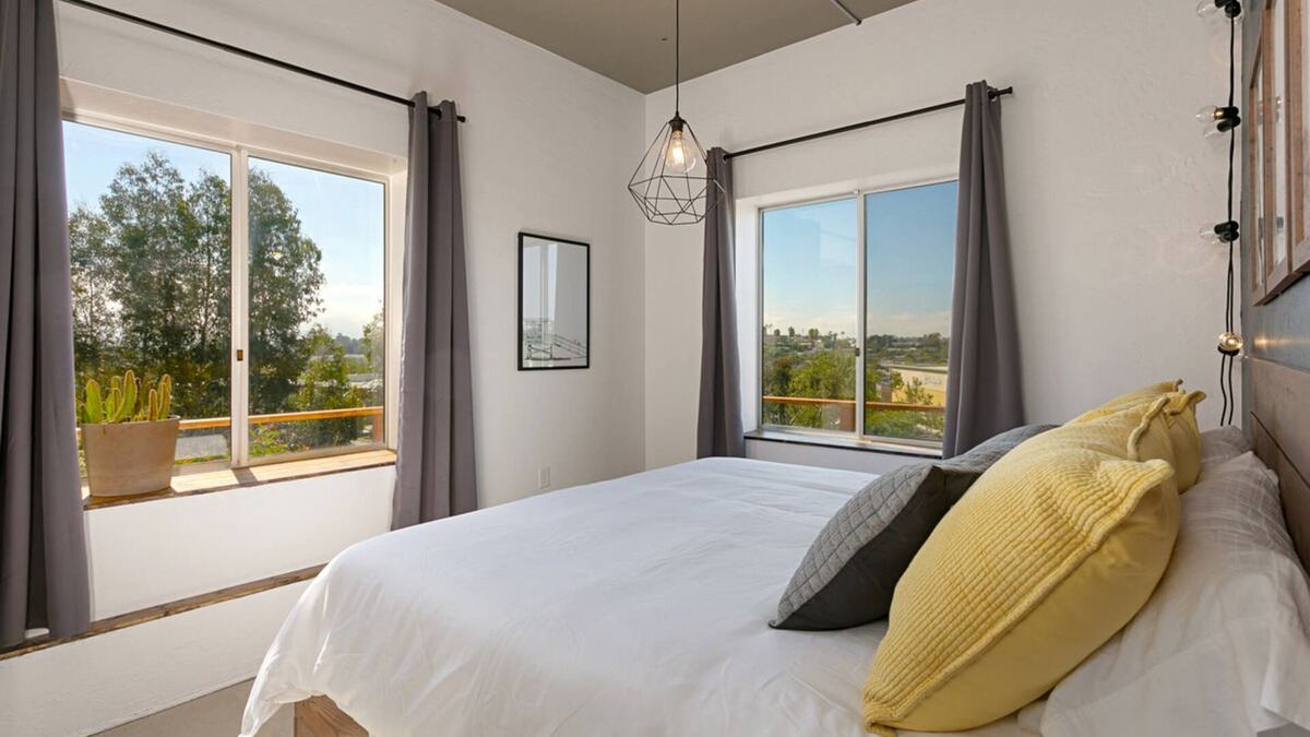 Vista House | Sunset Vista - 2BR/1BA, near Beaches, Legoland, great views!