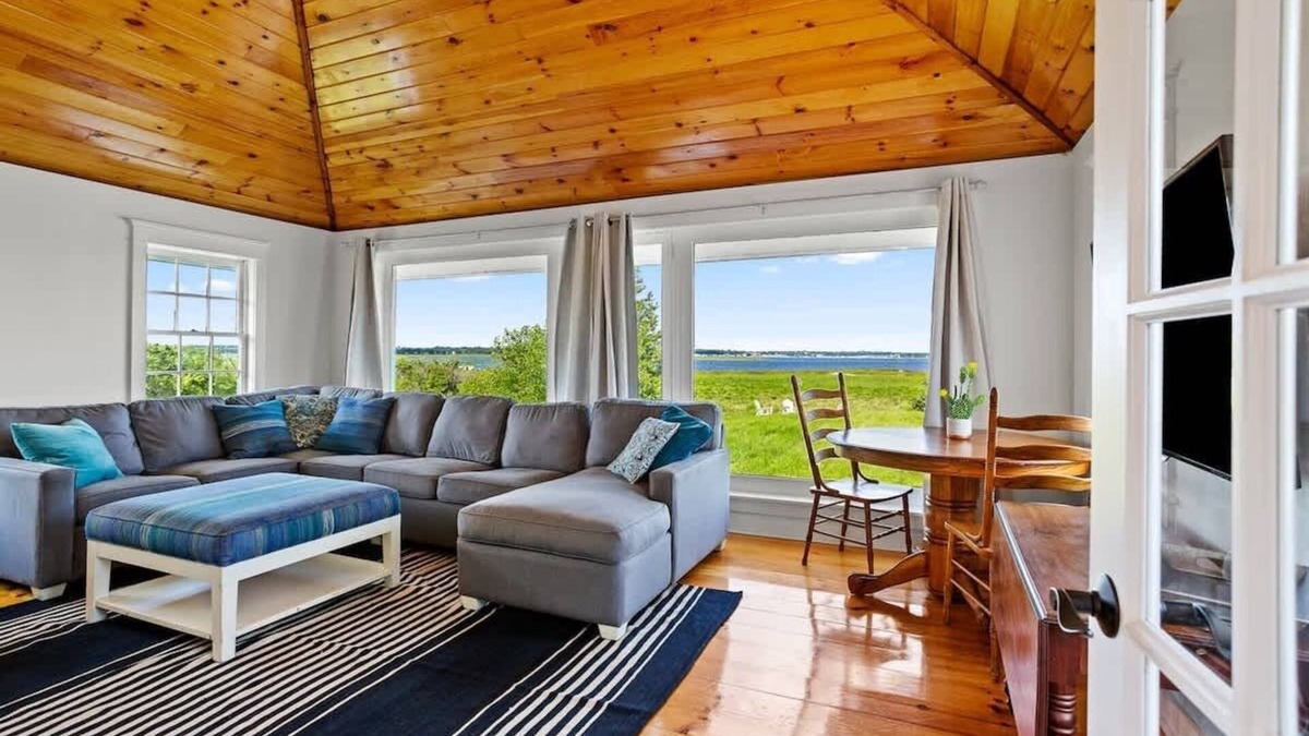 Newburyport Cottage | Sunset Waterfront Privacy Beach