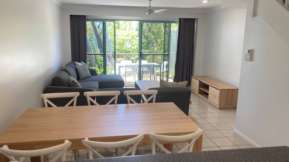 Hamilton Island House | Sunset Waters 17 comes with a Buggy