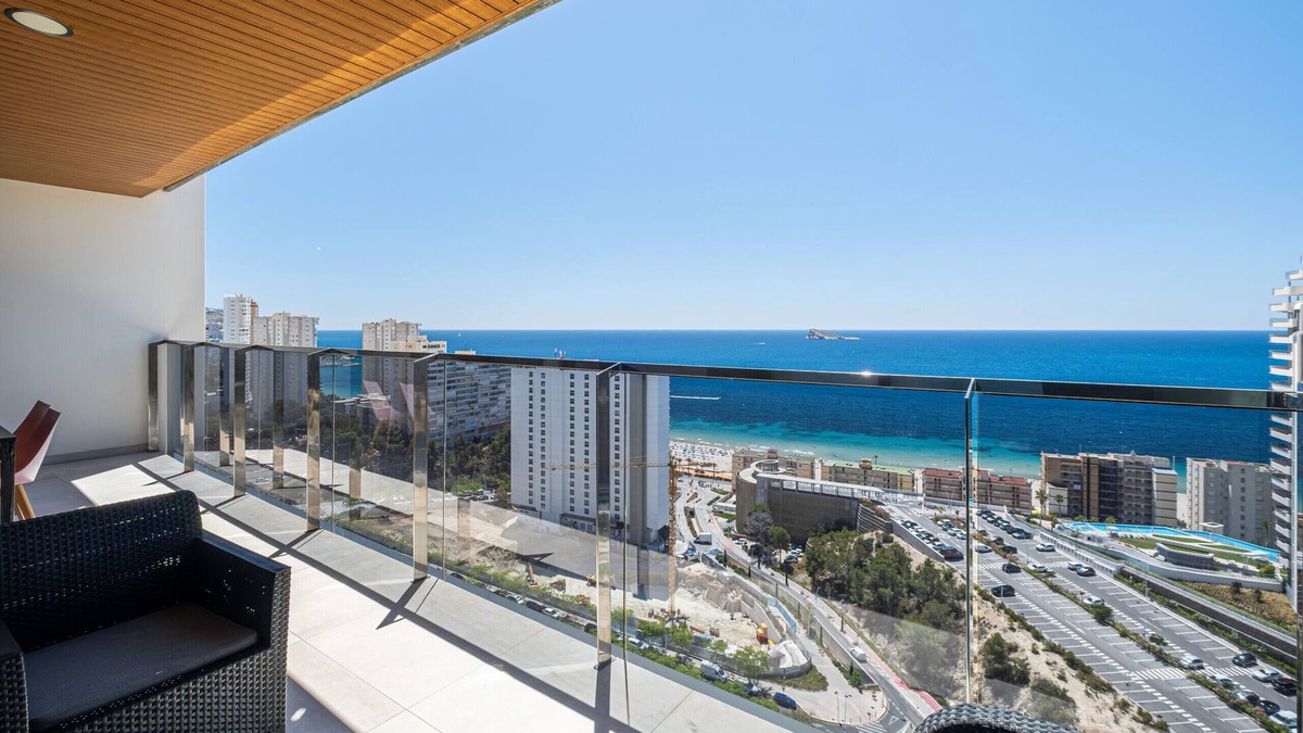 Benidorm Apartment | Sunset Waves 18-35 Poniente Beach Resort