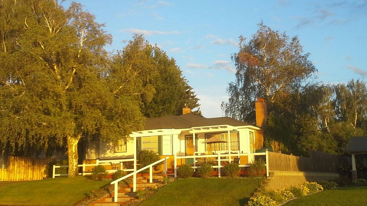 Walla Walla House | Sunsets and a Sweeping View of Wheatfields!