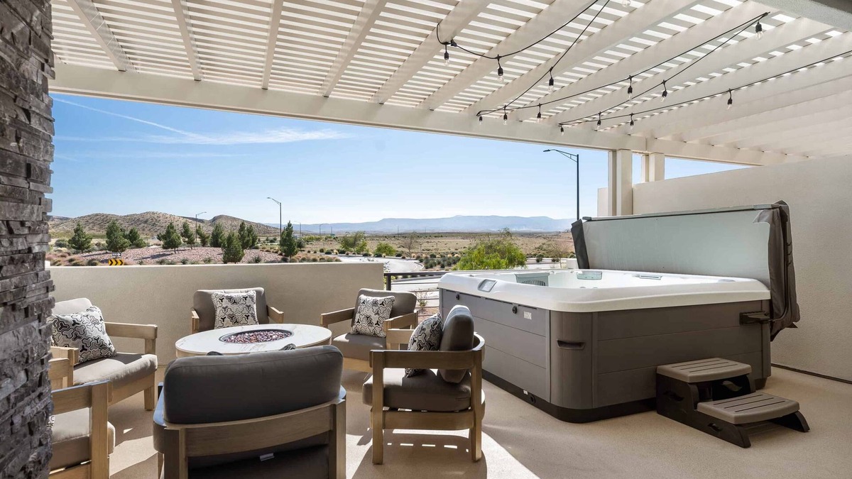 St. George House | Sunsets and Sandcastles: Desert Color Lagoon + Beaches