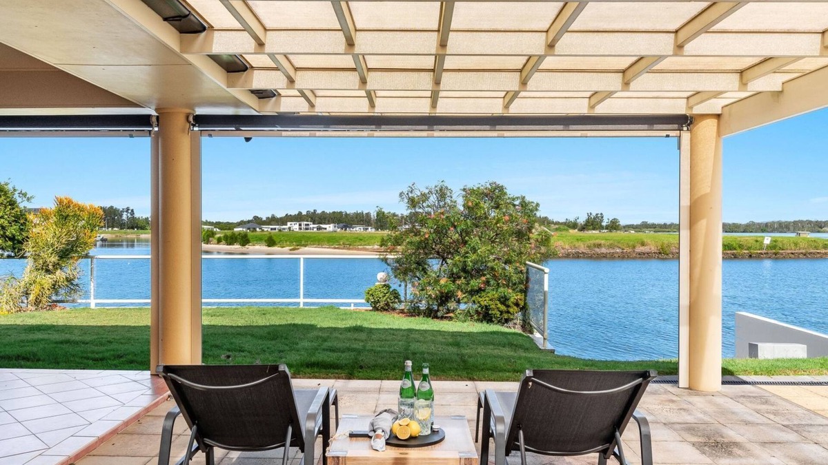 Yamba House | Sunsets at 101 | Pet Friendly Waterfront
