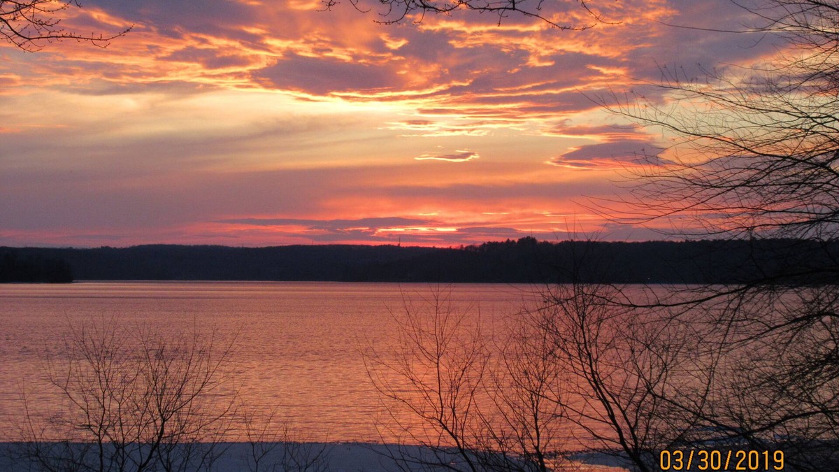 Tafton House | Sunsets from Lakefront on Lake Wallenpaupack with Dock for your boat.