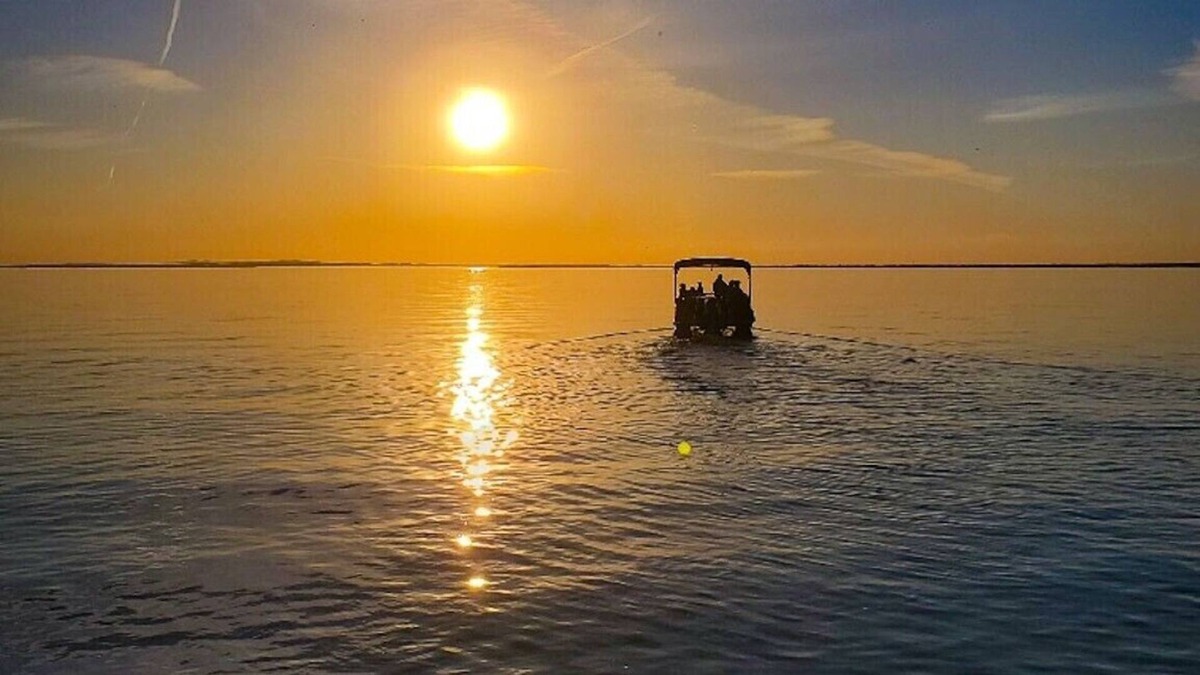 Brechin Cottage | Sunsets on Simcoe - Waterfront Cottage!