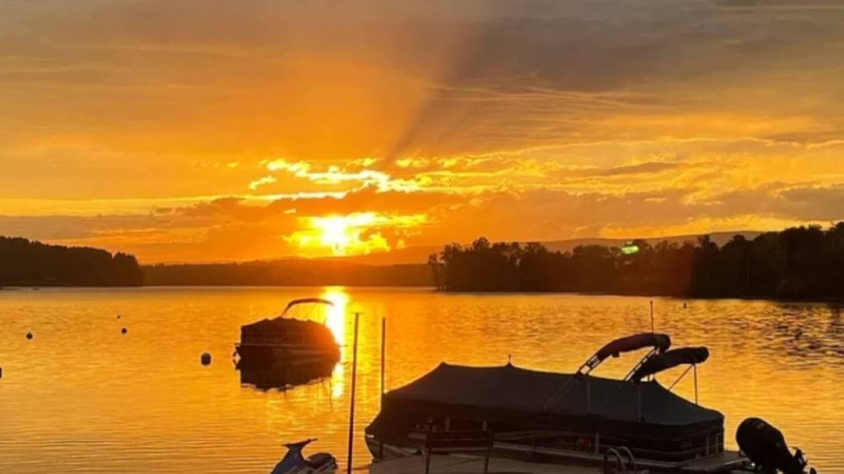 Broadalbin House | Sunsets on the Great Sacandaga Lake Rentals
