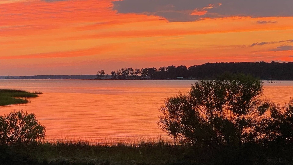 Port Haywood House | Sunsets on the Mobjack and East River! Bring your kayaks & bikes.