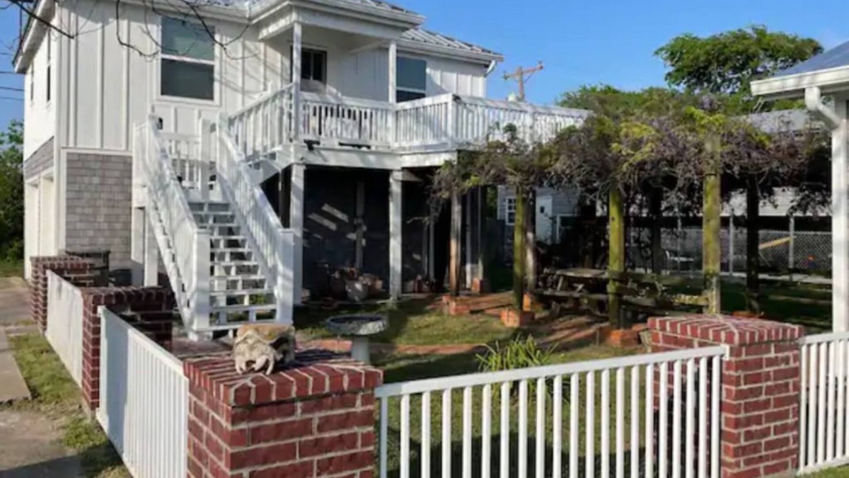 Long Mott Apartment | Sunsets on the ocean view - steps to Seadrift lighted fishing pier. Hurry here!