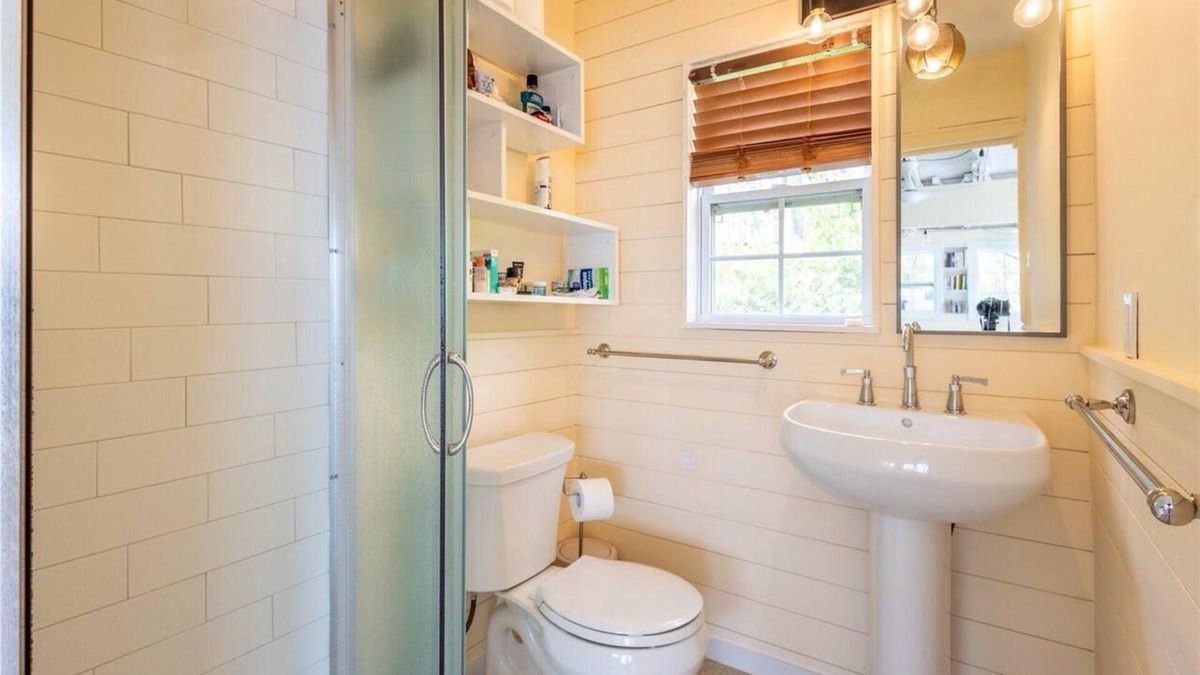 Baiting Hollow Cottage | Sunsets over Long Island Sound nPeaceful retreat on the North Shore
