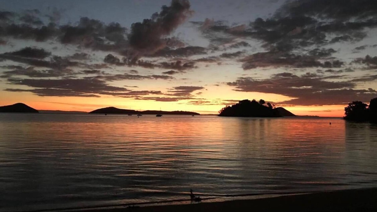 Coromandel House | SUNSETS, SEA, SERENITY IN OAMARU BAY - ENTIRE HOUSE WITH UNSURPASSED VIEWS!