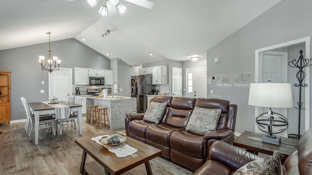East Brainerd House | SunsetView Blvd - For Family & Friends Gatherings