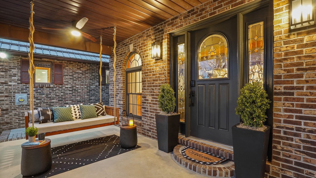 Laurelville House | SunsetViews-Hottub-PetsOK-Daybed-EpicGameroom