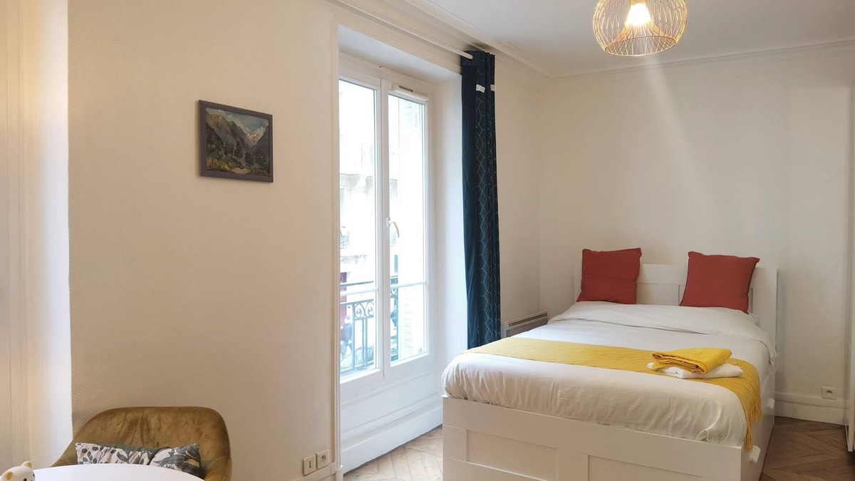 Madeleine Apartment | Sunshine apt with elevator 500m to Printemps 9arr/near Metro