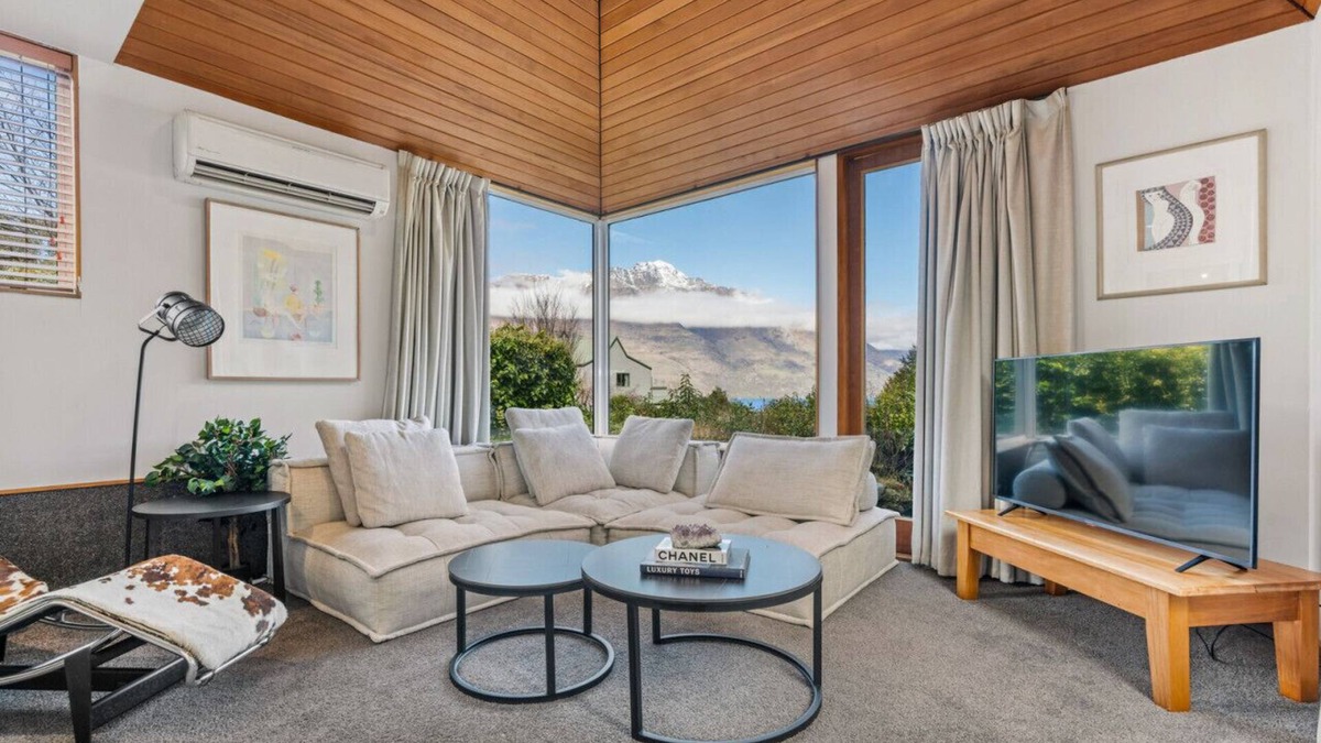 Sunshine Bay House | Sunshine Bay Lake Views